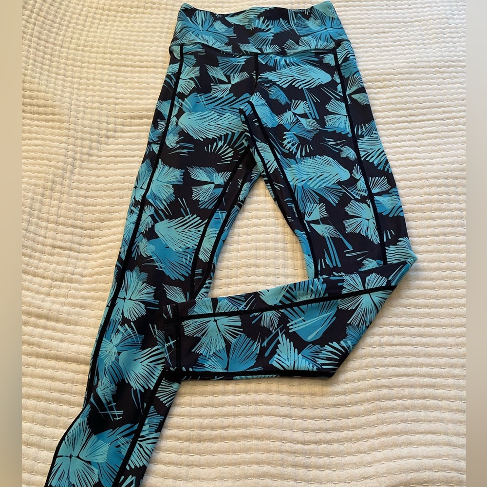 FETY Black and Blue Leaf Print Leggings